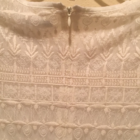 New, pretty, cream colored dress - Picture 3 of 3